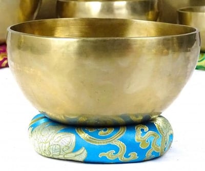 7 metal singing bowls 1