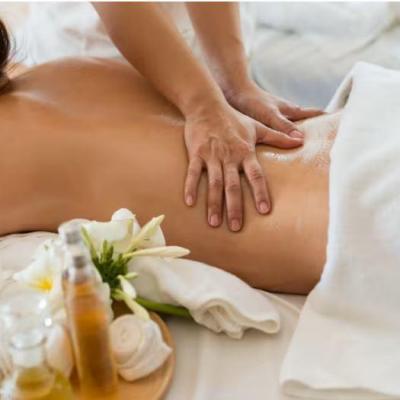 Massage dos aux huiles